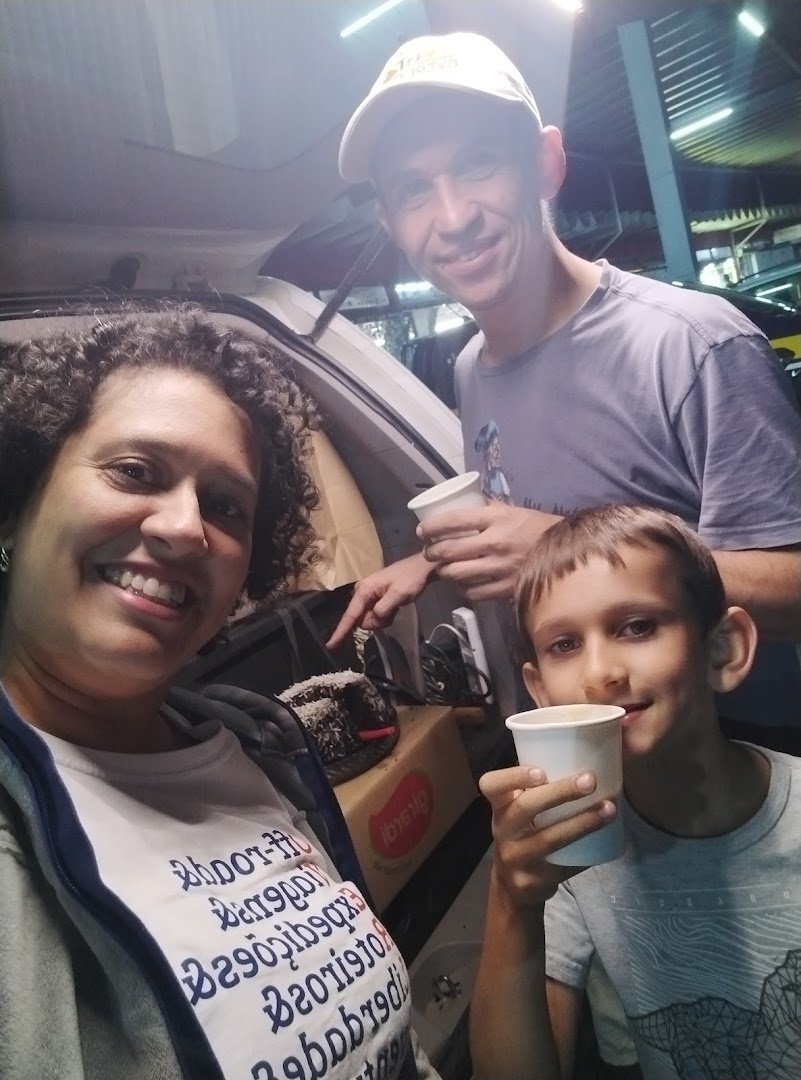 Família reunida durante a travessia Vale do Codó e Jaguaricatu